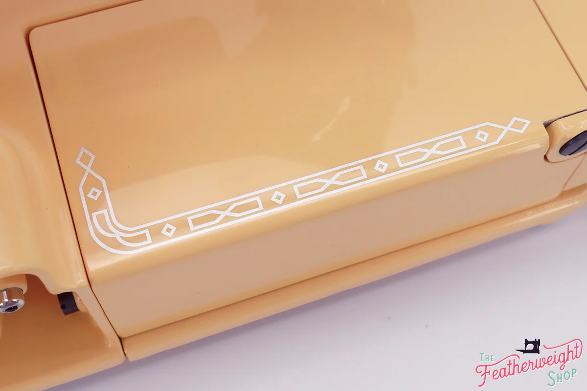 Singer Featherweight 222K Sewing Machine EK320*** - Fully Restored in 'Dreamy Mai Tai' - Image 12