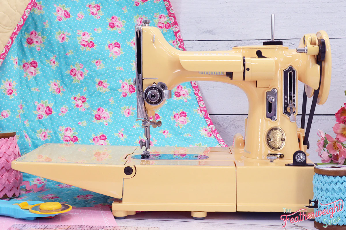 Singer Featherweight 222K Sewing Machine EK320*** - Fully Restored in 'Dreamy Mai Tai' - Image 4