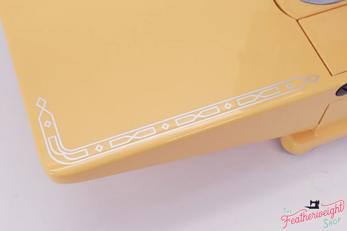 Singer Featherweight 222K Sewing Machine EK320*** - Fully Restored in 'Dreamy Mai Tai' - Image 9