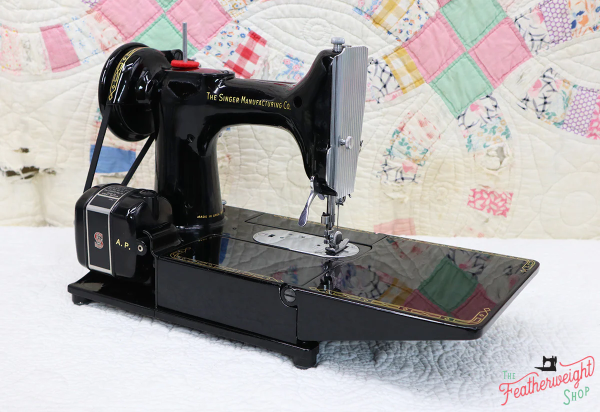 Singer Featherweight 222K Sewing Machine EK3212** - Image 7