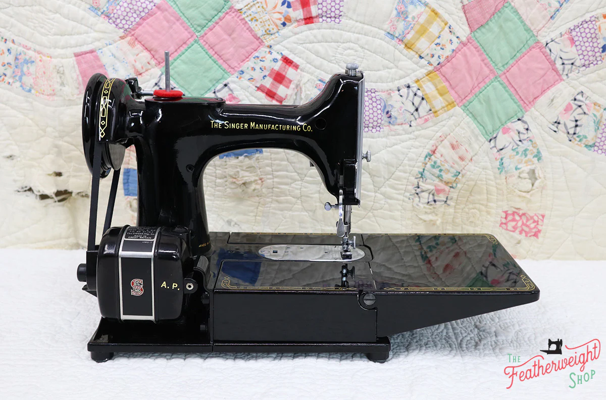 Singer Featherweight 222K Sewing Machine EK3212** - Image 8
