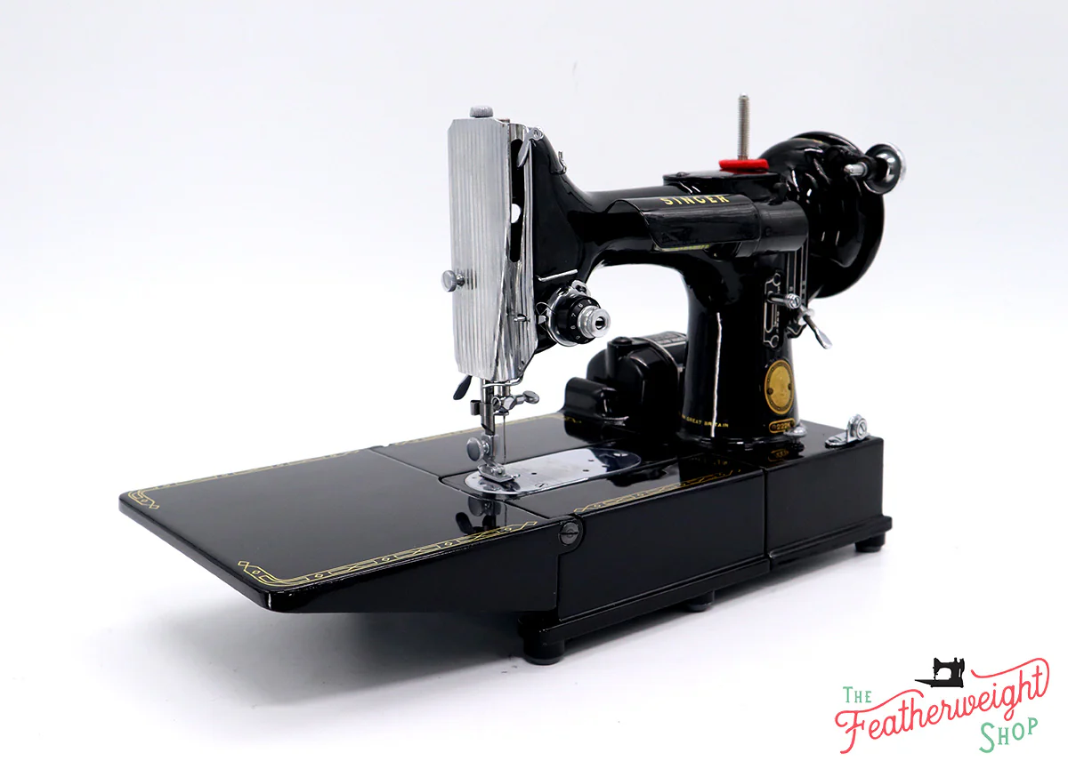 Singer Featherweight 222K Sewing Machine EK3213** - Image 4