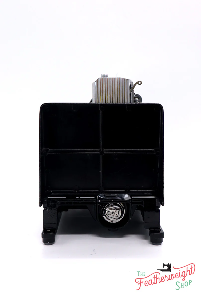 Singer Featherweight 222K Sewing Machine EK3213** - Image 6