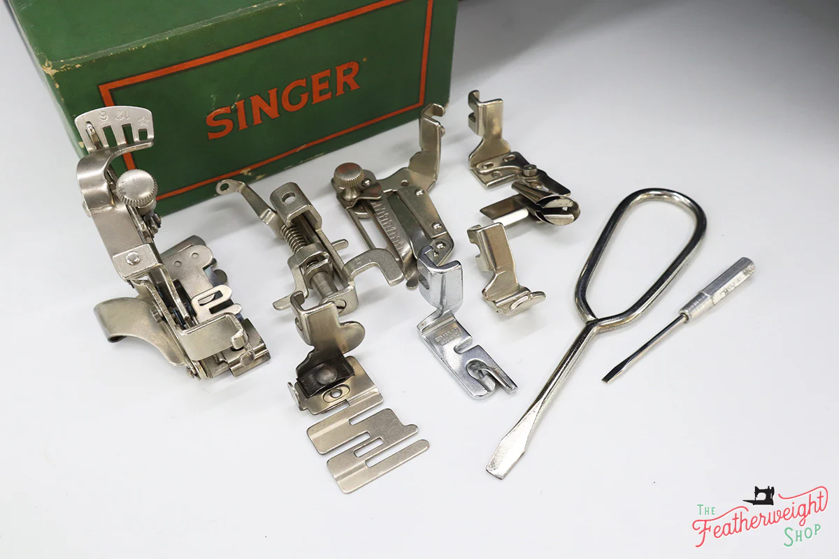 Singer Featherweight 222K Sewing Machine EK322*** - Image 19