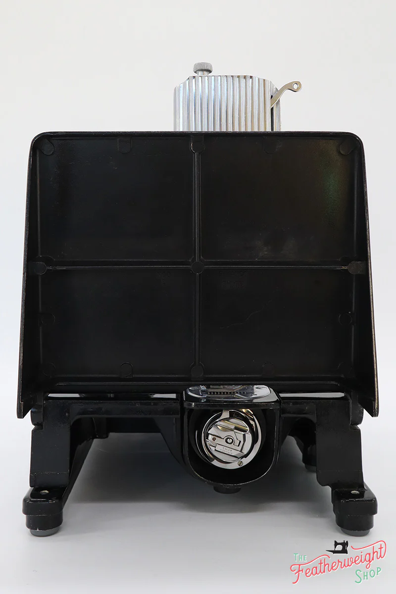 Singer Featherweight 222K Sewing Machine EK322*** - Image 6