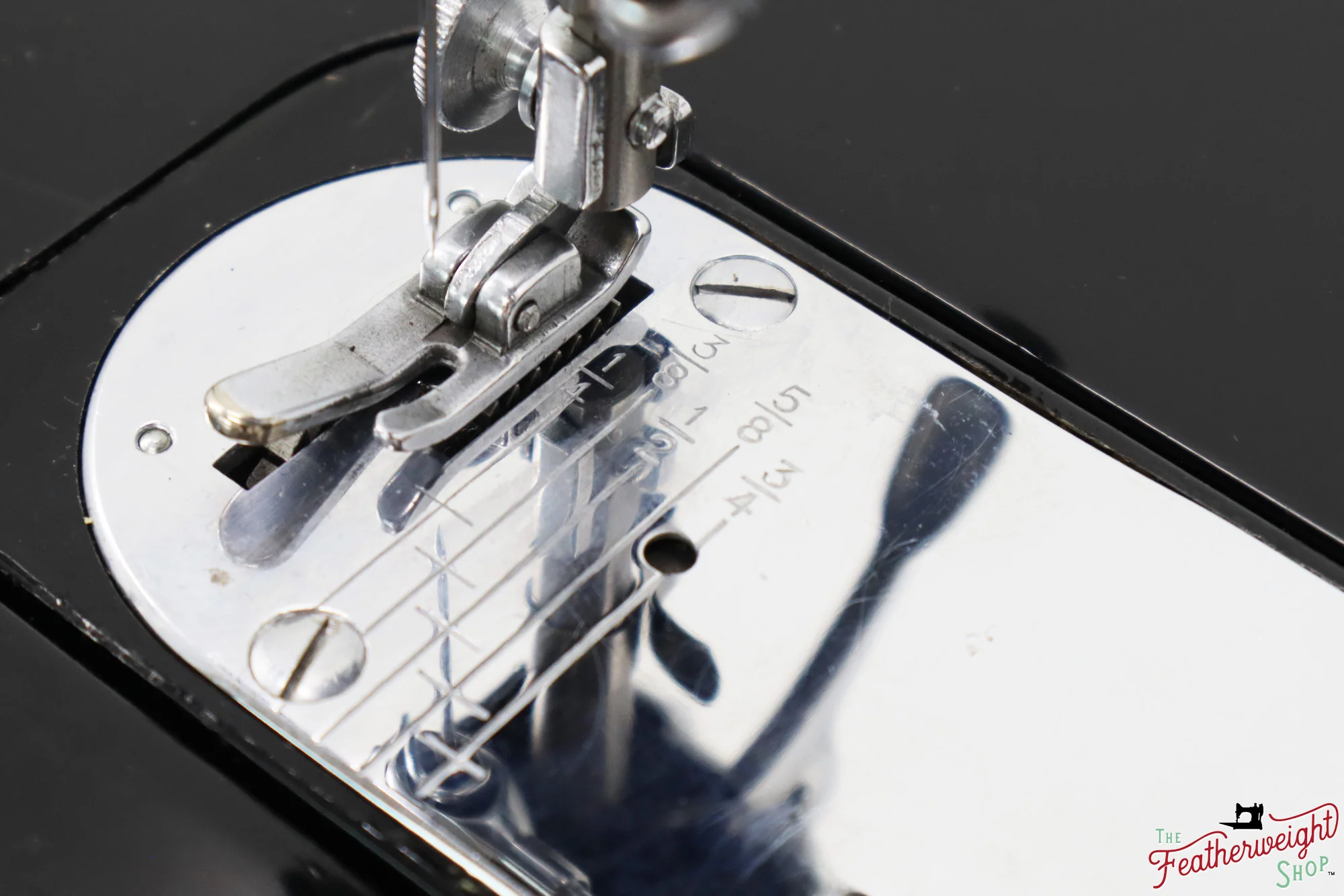 Singer Featherweight 222K Sewing Machine - EK3227**, 1955 - Image 18