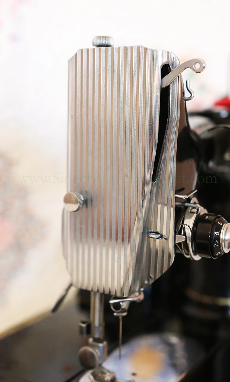 Singer Featherweight 222K Sewing Machine EK324*** - Image 13