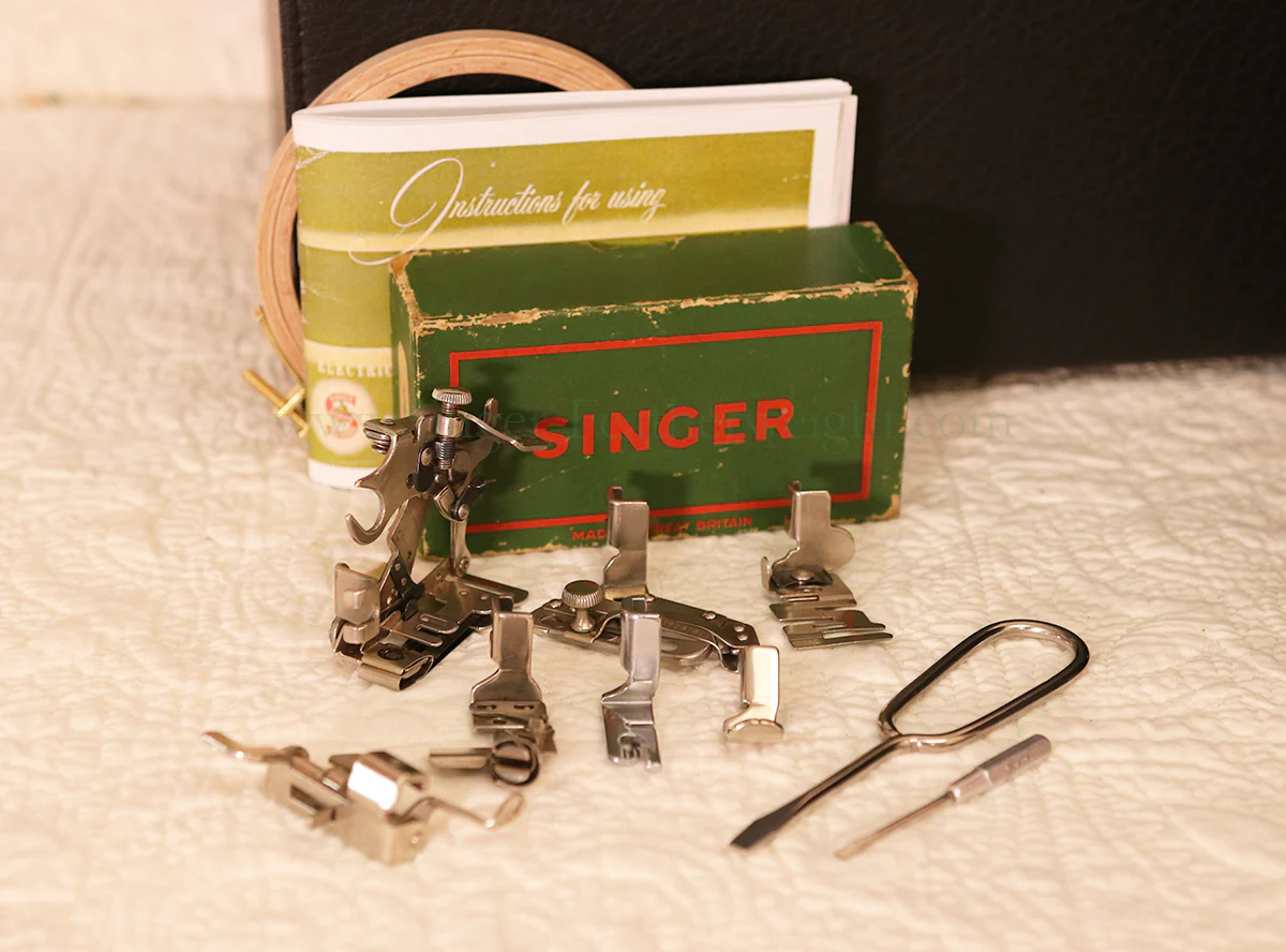 Singer Featherweight 222K Sewing Machine EK324*** - Image 18