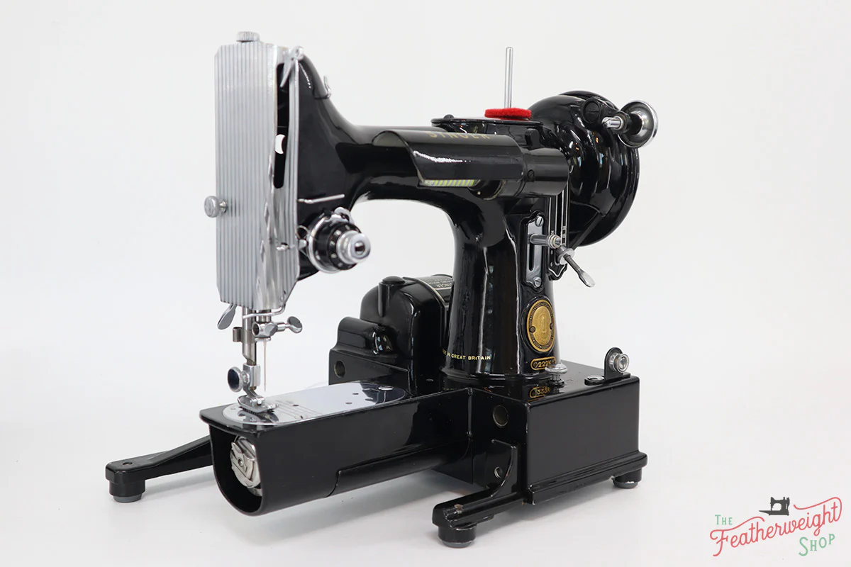 Singer Featherweight 222K Sewing Machine EK3247** - Image 3