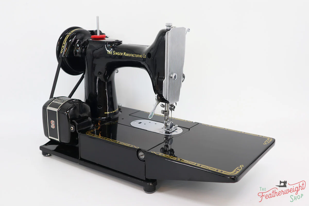 Singer Featherweight 222K Sewing Machine EK3247** - Image 6