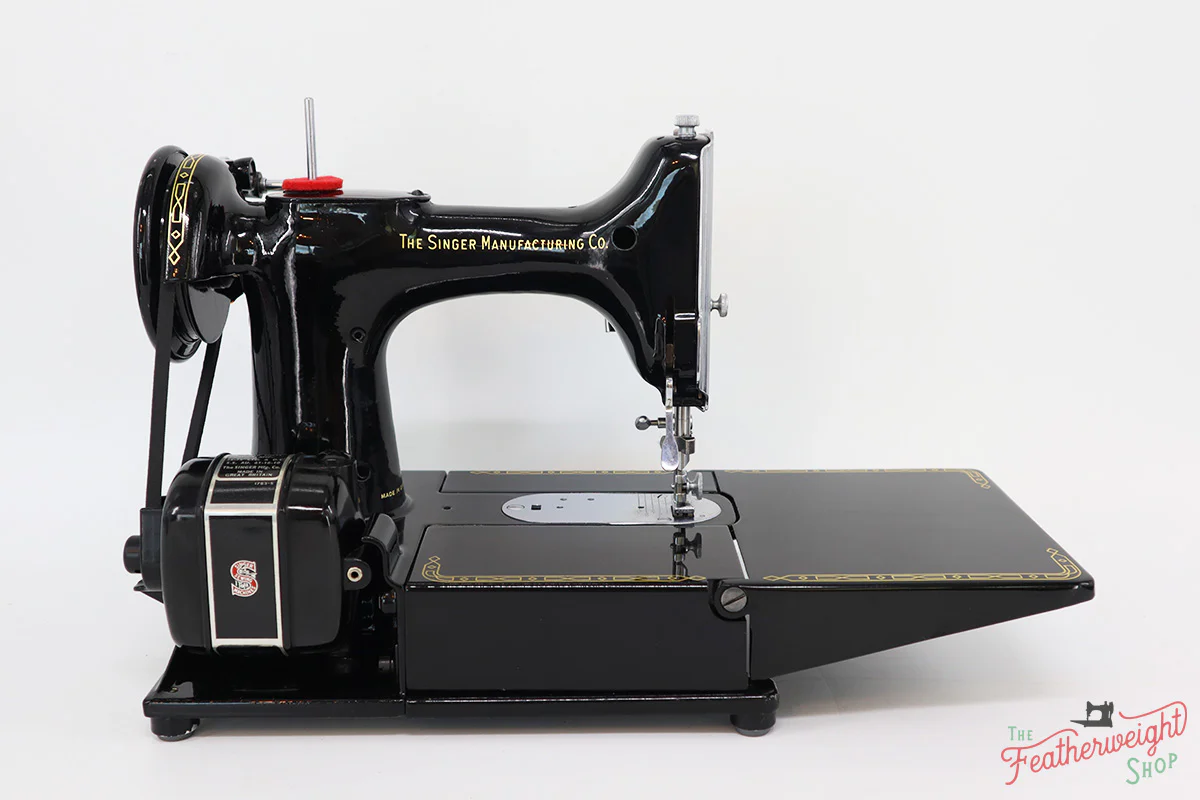 Singer Featherweight 222K Sewing Machine EK3247** - Image 7