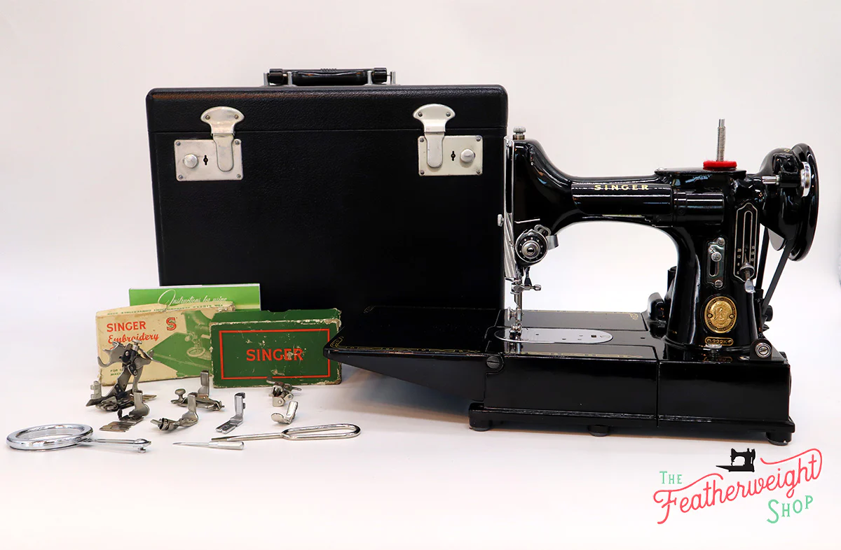 Singer Featherweight 222K Sewing Machine EK325*** - Image 2