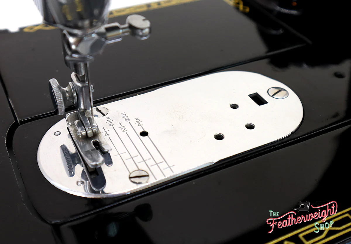 Singer Featherweight 222K Sewing Machine EK325*** - Image 20