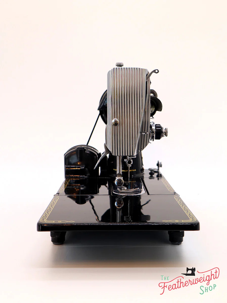Singer Featherweight 222K Sewing Machine EK325*** - Image 5