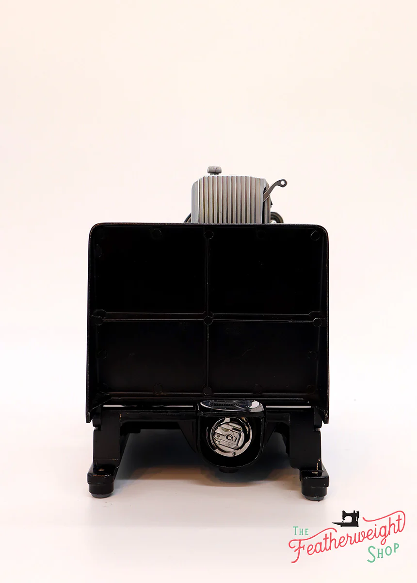 Singer Featherweight 222K Sewing Machine EK325*** - Image 6
