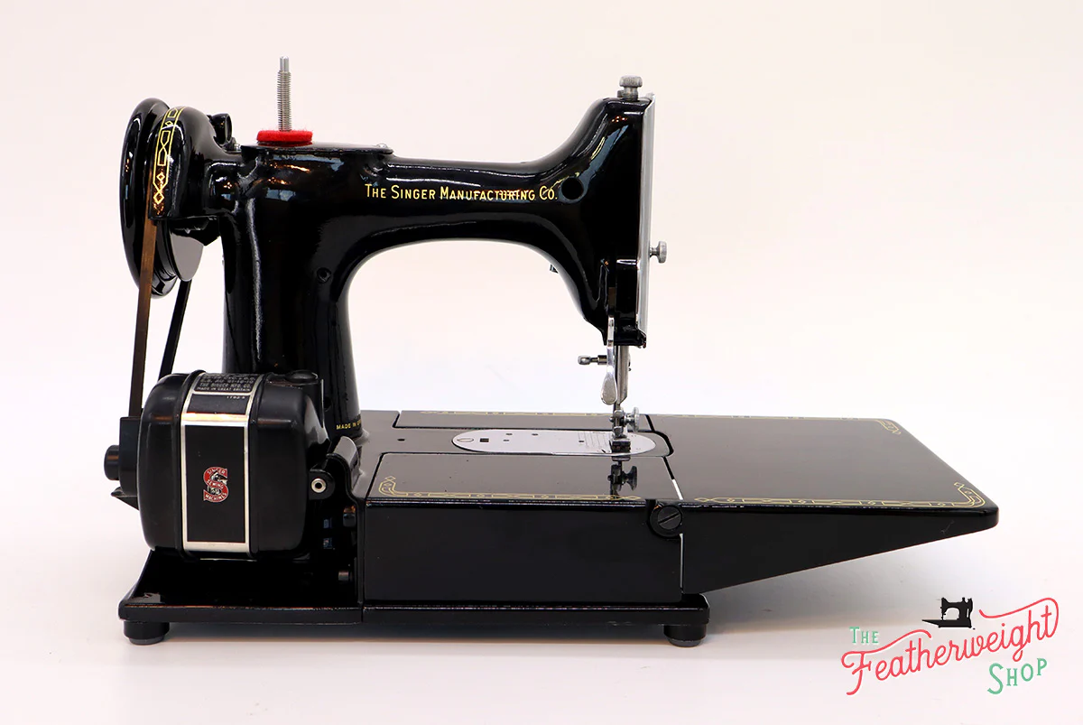 Singer Featherweight 222K Sewing Machine EK325*** - Image 9