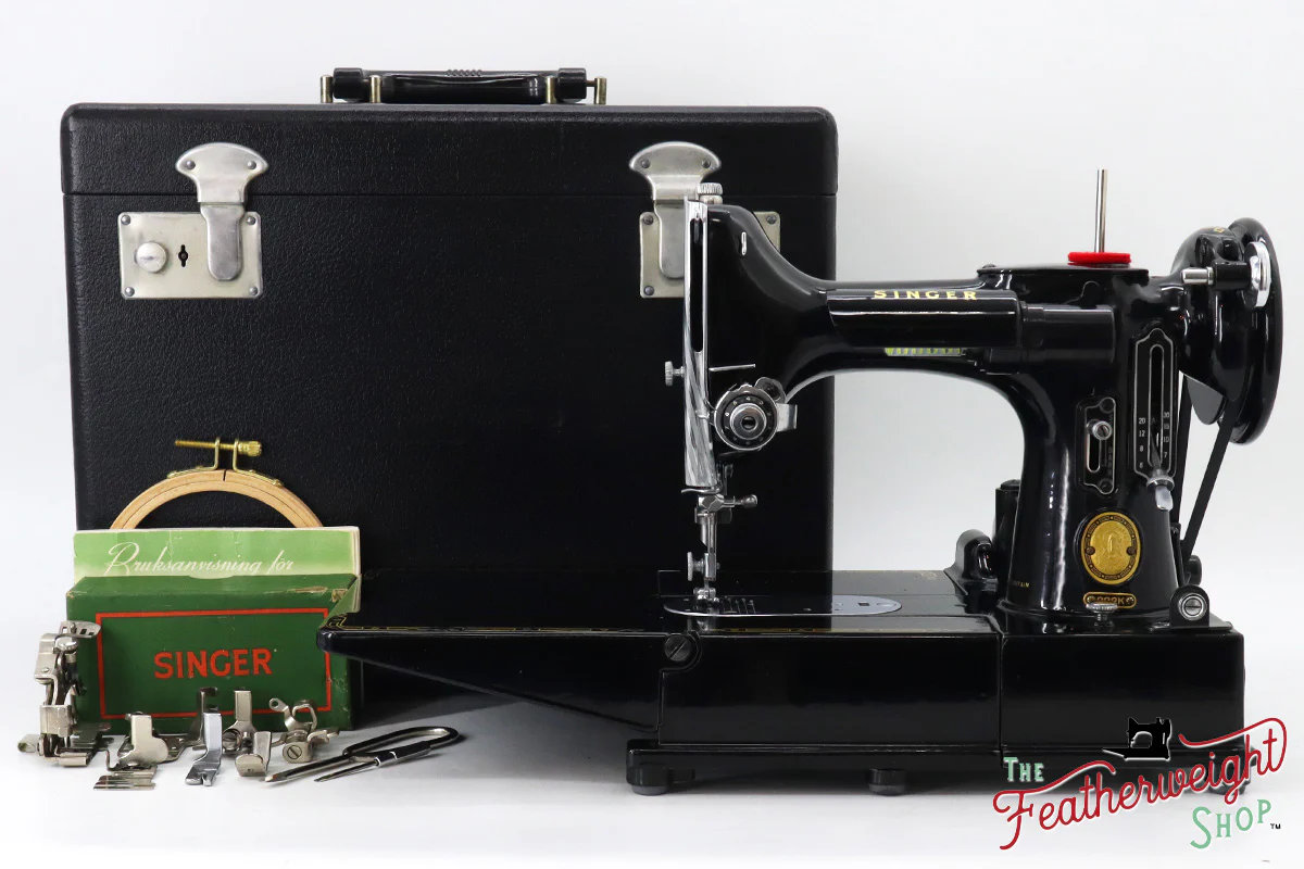 Singer Featherweight 222K Sewing Machine - EK3262**, 1955 - Image 3