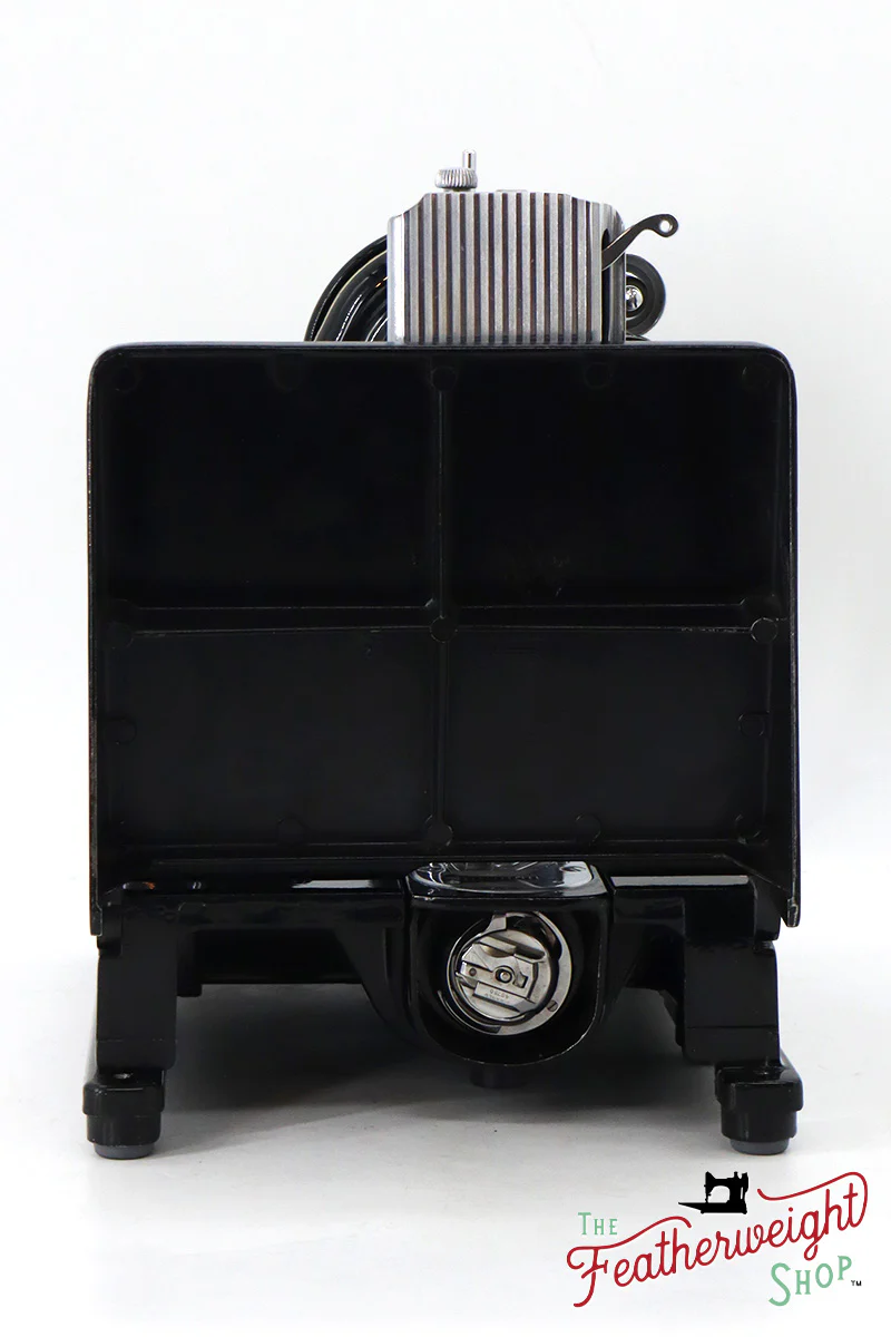 Singer Featherweight 222K Sewing Machine - EK3262**, 1955 - Image 6