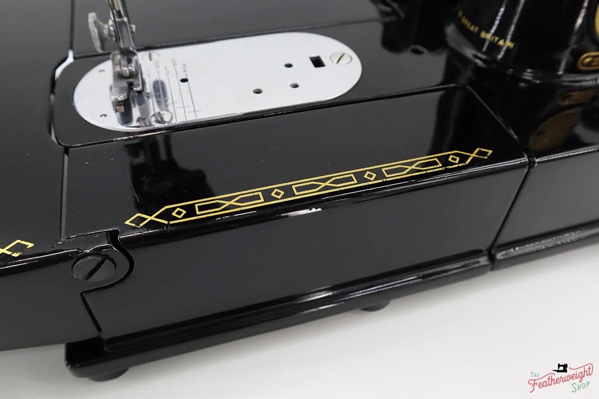 Singer Featherweight 222K Sewing Machine EK328*** - Image 11