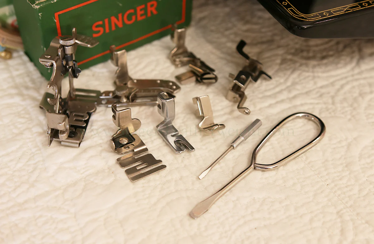 Singer Featherweight 222K Sewing Machine EK329*** - Image 18