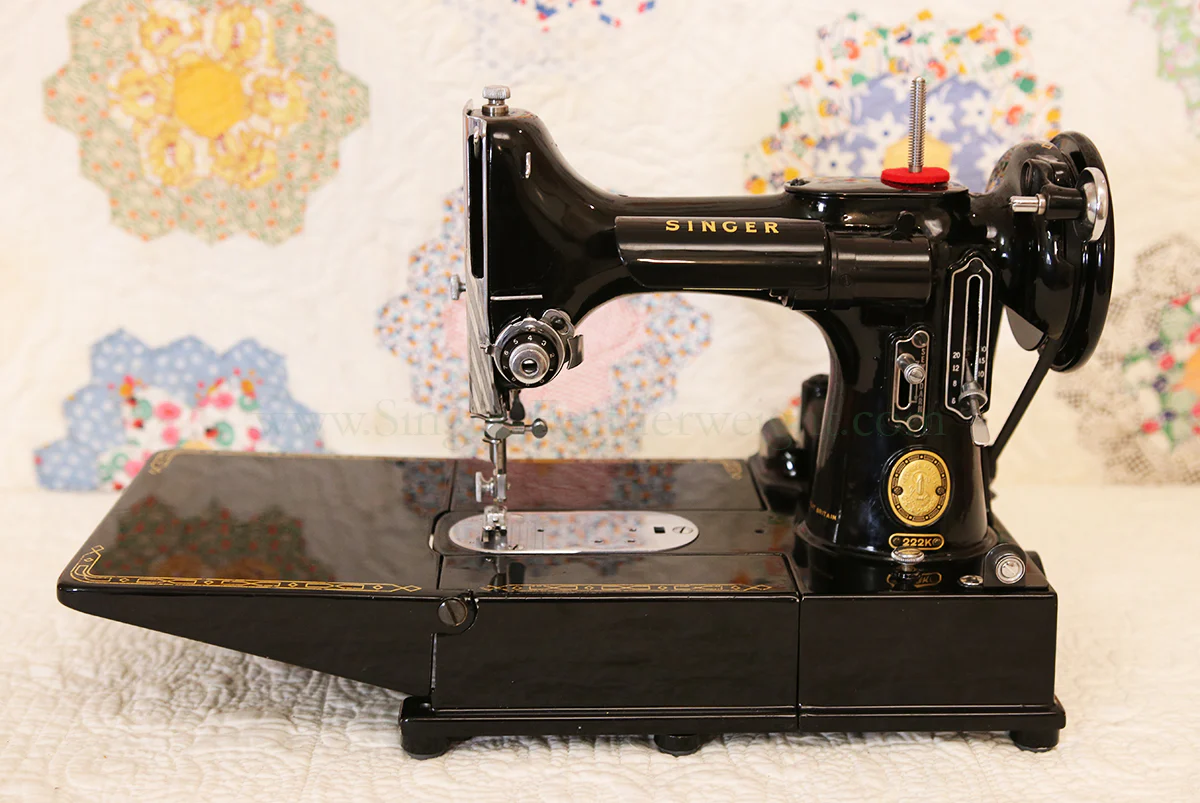 Singer Featherweight 222K Sewing Machine EK329*** - Image 4