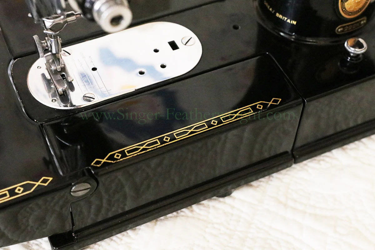 Singer Featherweight 222K Sewing Machine EK629*** - Image 9