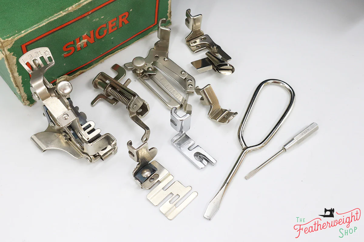 Singer Featherweight 222K Sewing Machine EK6293** - Image 19