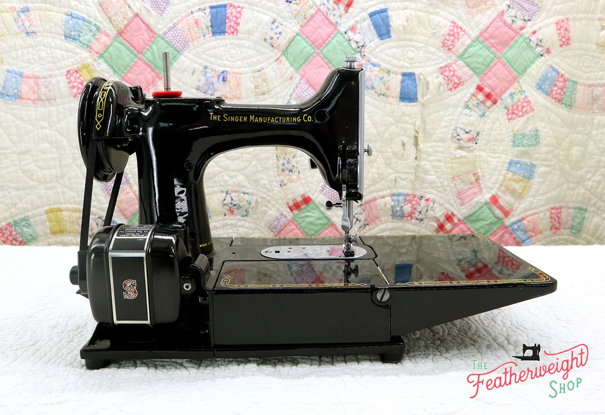 Singer Featherweight 222K Sewing Machine EK6296** - Image 9
