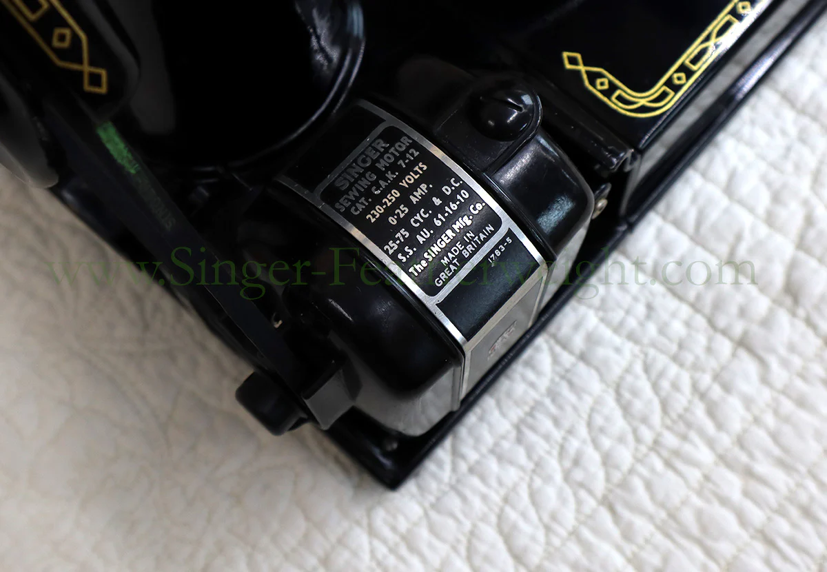 Singer Featherweight 222K Sewing Machine EK632** - Image 19