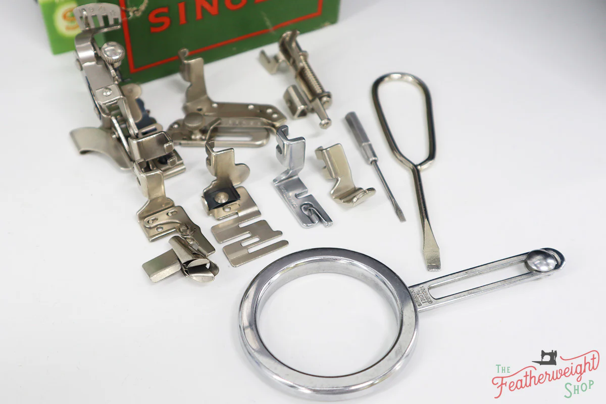 Singer Featherweight 222K Sewing Machine EK632*** - Image 17