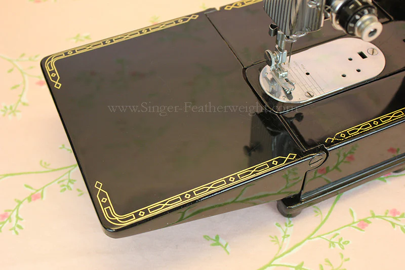 Singer Featherweight 222K Sewing Machine EK633*** - Image 10