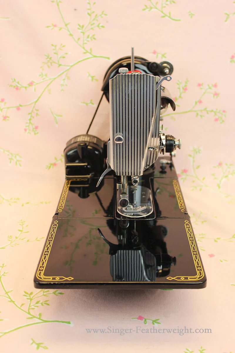 Singer Featherweight 222K Sewing Machine EK633*** - Image 4