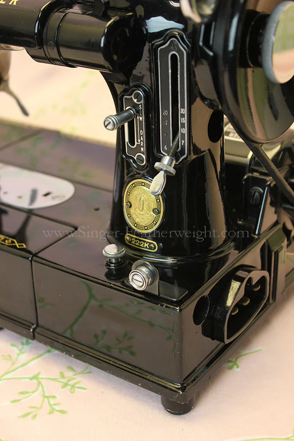 Singer Featherweight 222K Sewing Machine EK633*** - Image 9