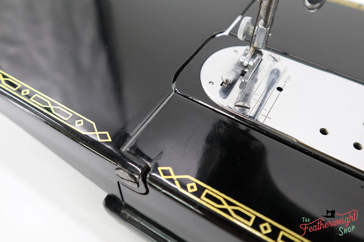 Singer Featherweight 222K Sewing Machine EK6346** - Image 11