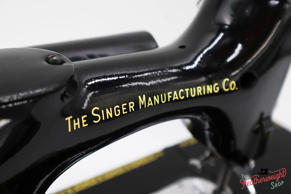 Singer Featherweight 222K Sewing Machine EK6346** - Image 17