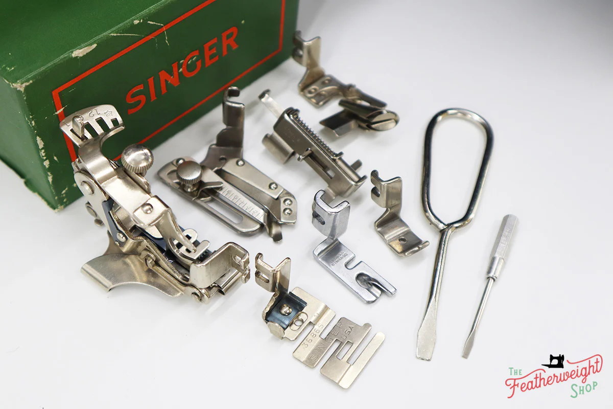 Singer Featherweight 222K Sewing Machine EK6346** - Image 21