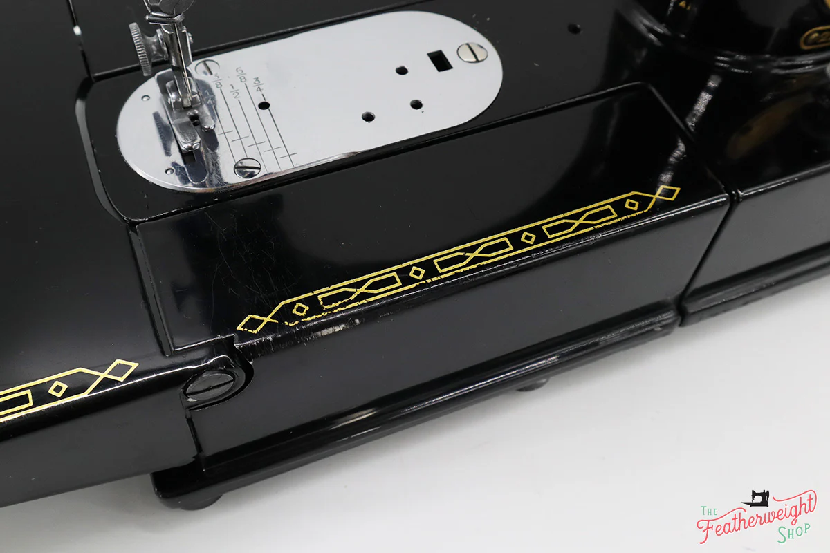 Singer Featherweight 222K Sewing Machine EK635*** - Image 12