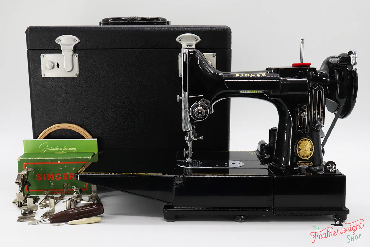 Singer Featherweight 222K Sewing Machine EK635*** - Image 2