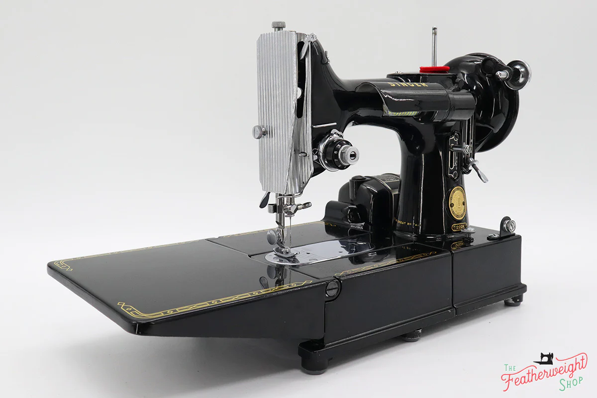 Singer Featherweight 222K Sewing Machine EK635*** - Image 4