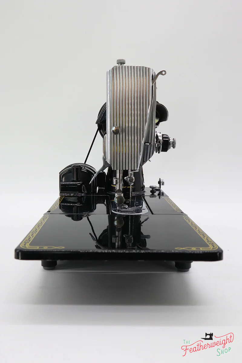 Singer Featherweight 222K Sewing Machine EK635*** - Image 5