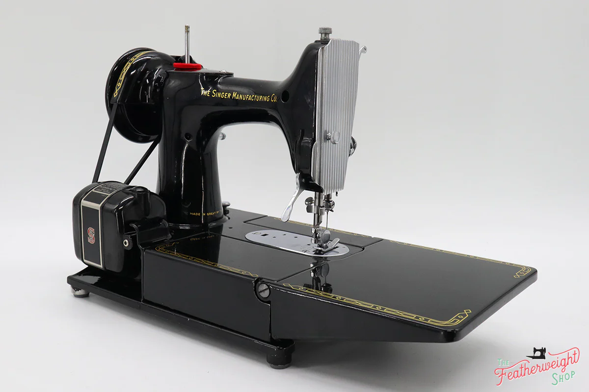 Singer Featherweight 222K Sewing Machine EK635*** - Image 7