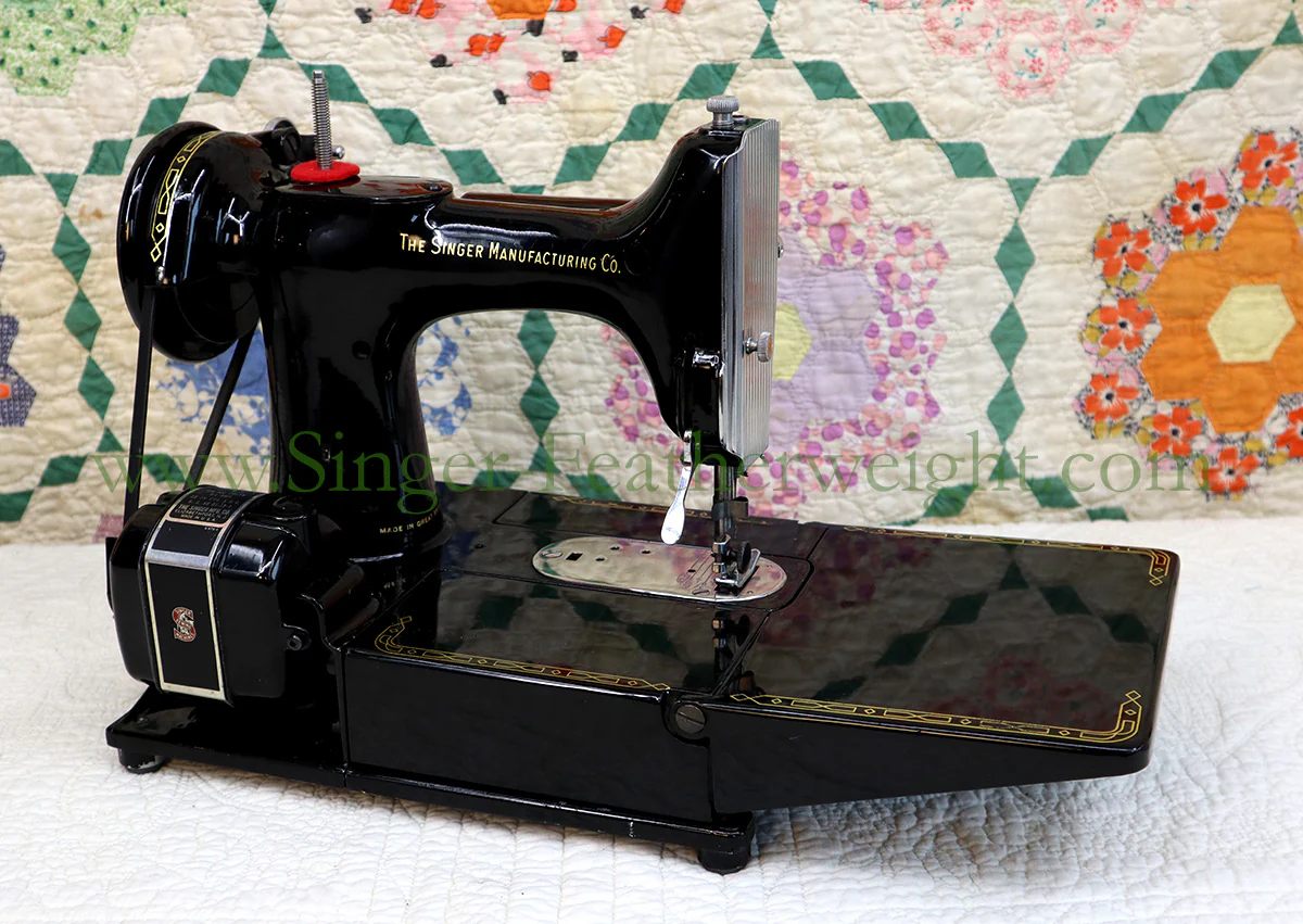 Singer Featherweight 222K Sewing Machine EK636*** - Image 7