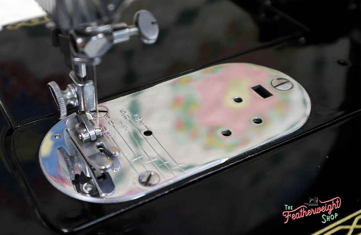 Singer Featherweight 222K Sewing Machine EK6362** - Image 17