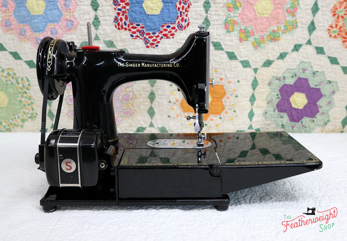 Singer Featherweight 222K Sewing Machine EK6362** - Image 8