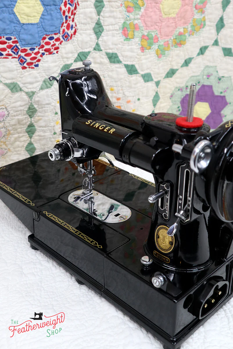 Singer Featherweight 222K Sewing Machine EK6362** - Image 9