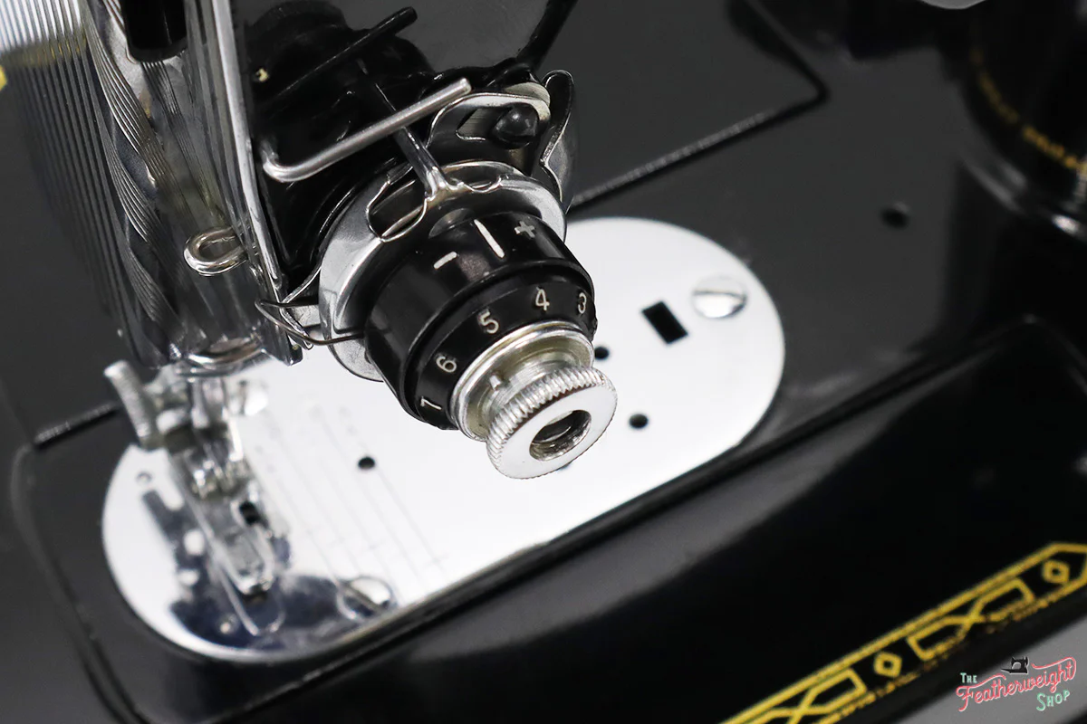 Singer Featherweight 222K Sewing Machine EK637*** - Image 17
