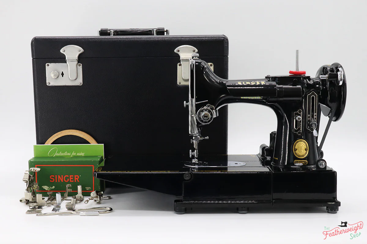 Singer Featherweight 222K Sewing Machine EK637*** - Image 2