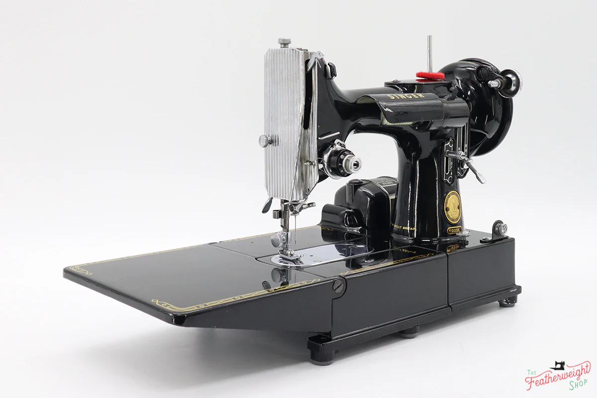 Singer Featherweight 222K Sewing Machine EK637*** - Image 4