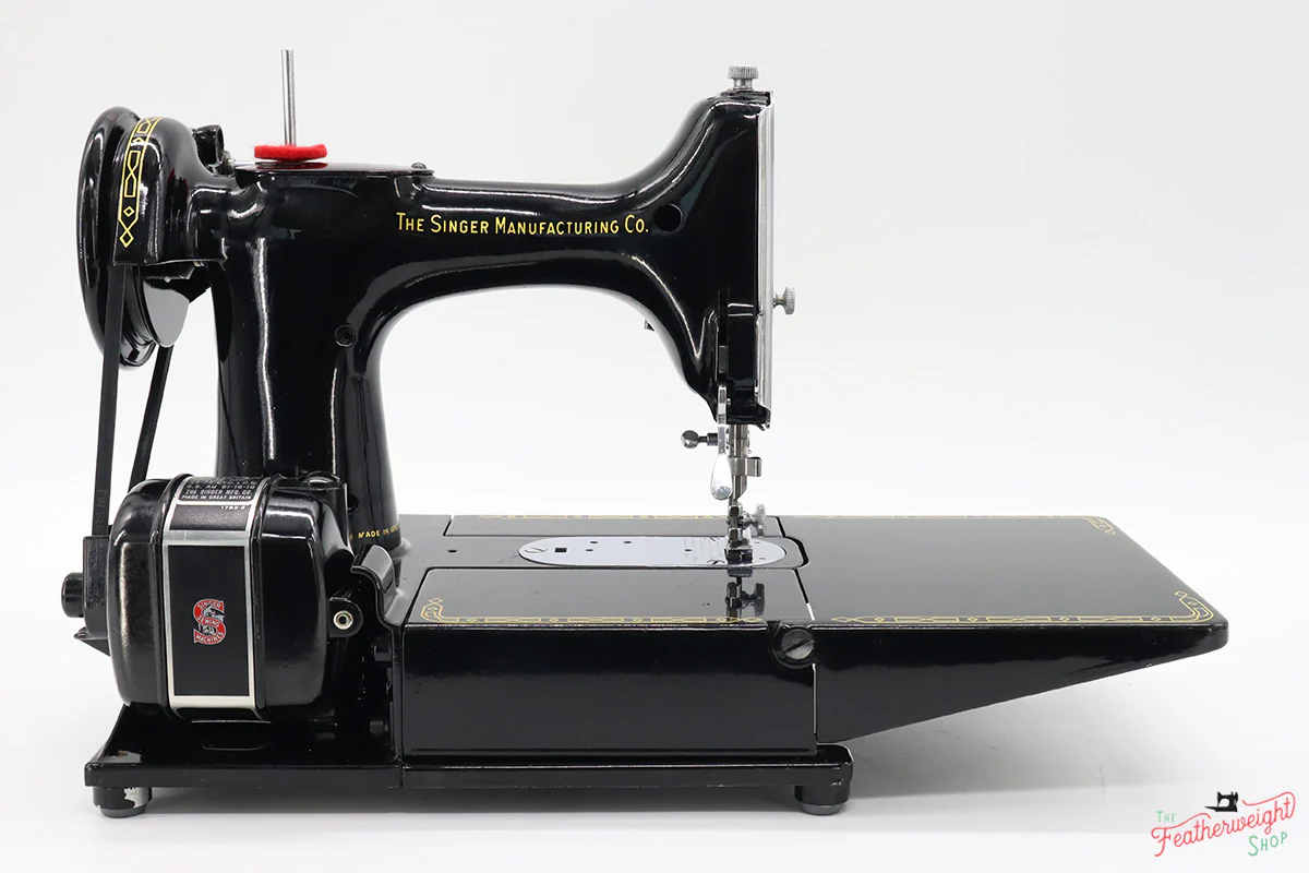 Singer Featherweight 222K Sewing Machine EK637*** - Image 8