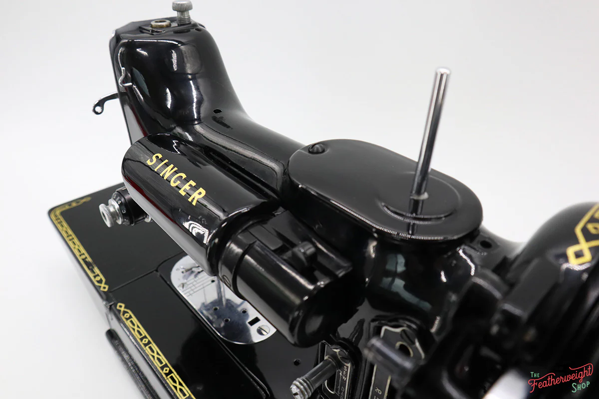 Singer Featherweight 222K Sewing Machine EL17684* - Image 15
